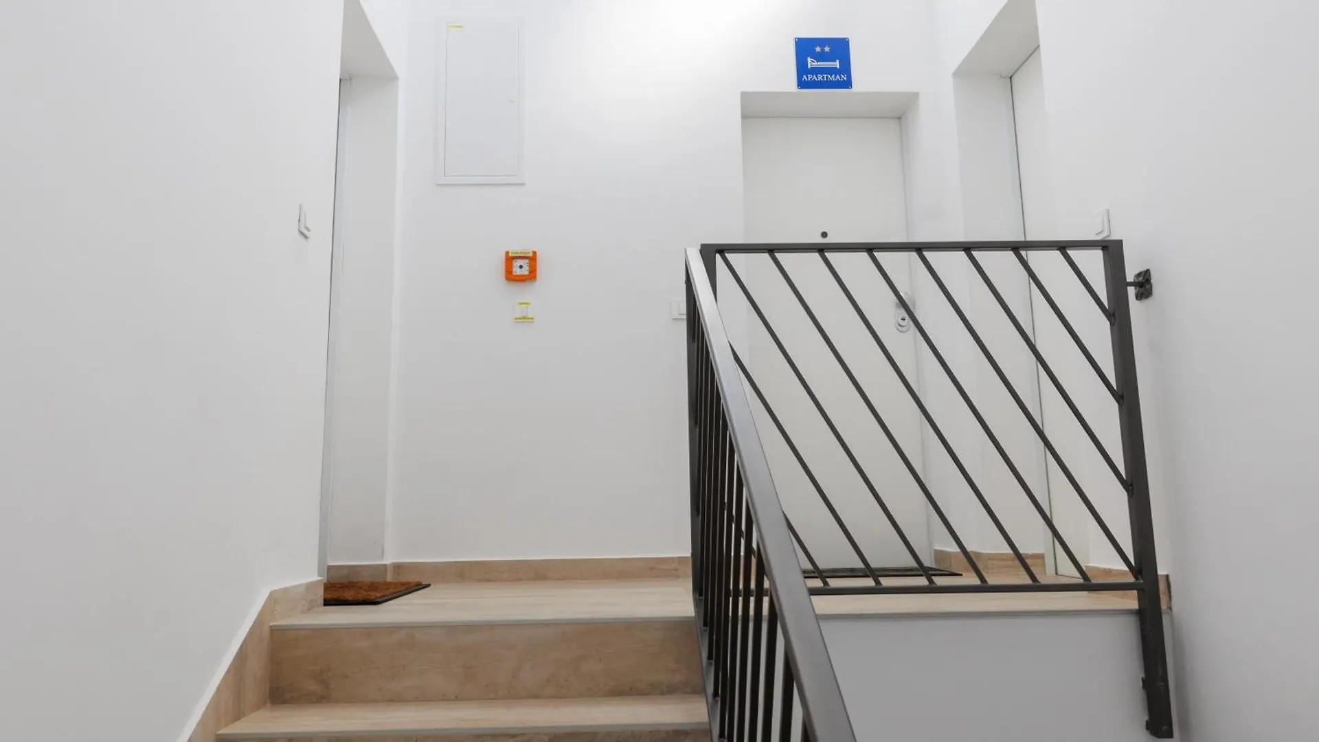 Apartment Luna 자다르